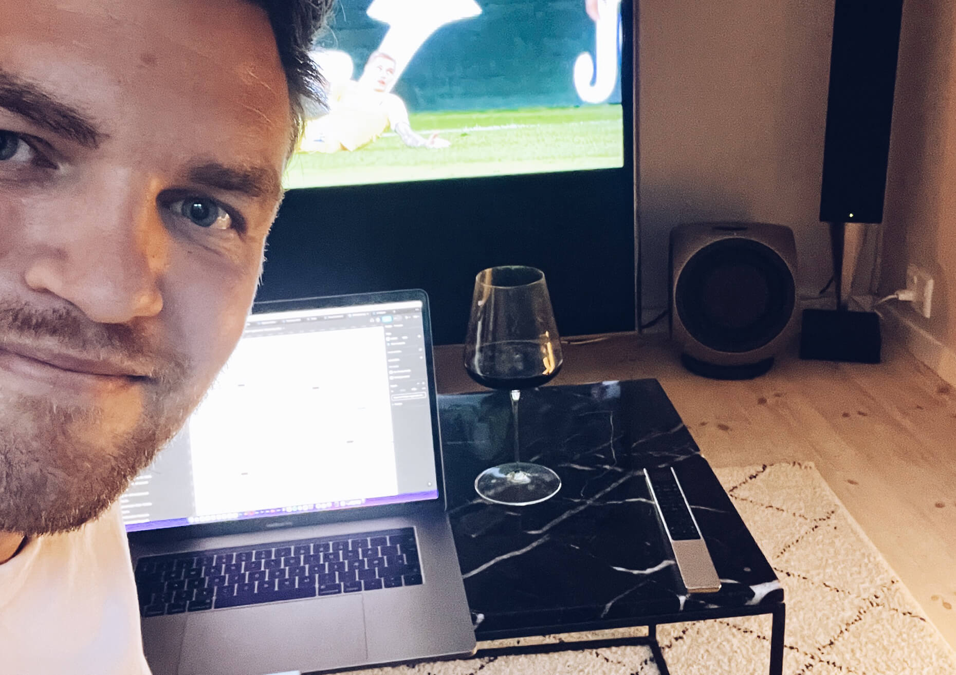 En freelancer arbejder også om aftenen